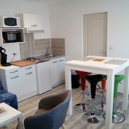 Appartement Studio Neuf Tout Confort Tres Calme *